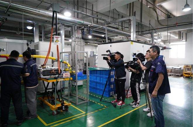 強化國際傳播，共繪發展新篇 中外媒體聚焦奉賢電子科技研發助推經濟高質量發展